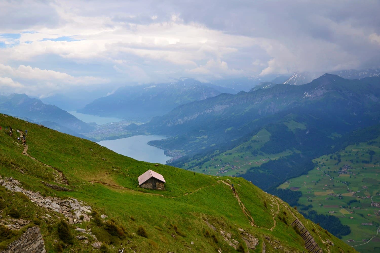 Niesen: hike up the Swiss pyramid · 3