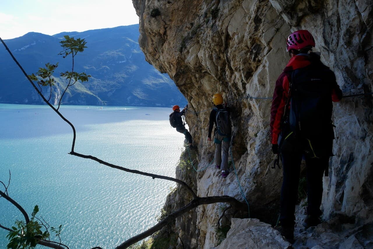 Sentiero Contrabbandieri above Lake Garda · 4