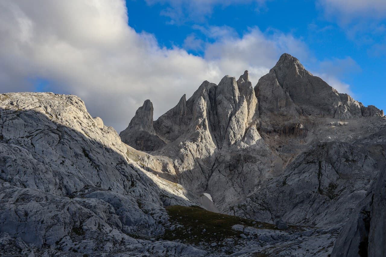 El Anillo de Picos: a Picos de Europa circuit · 12
