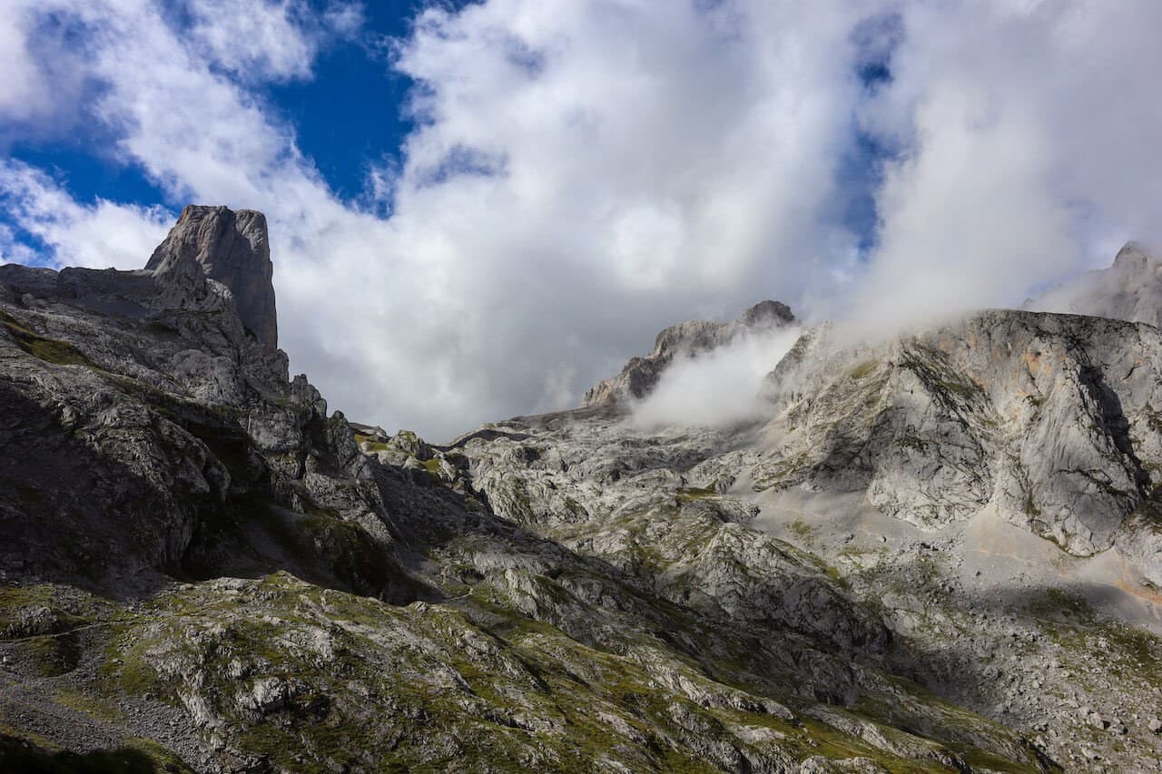 El Anillo de Picos: a Picos de Europa circuit · 13