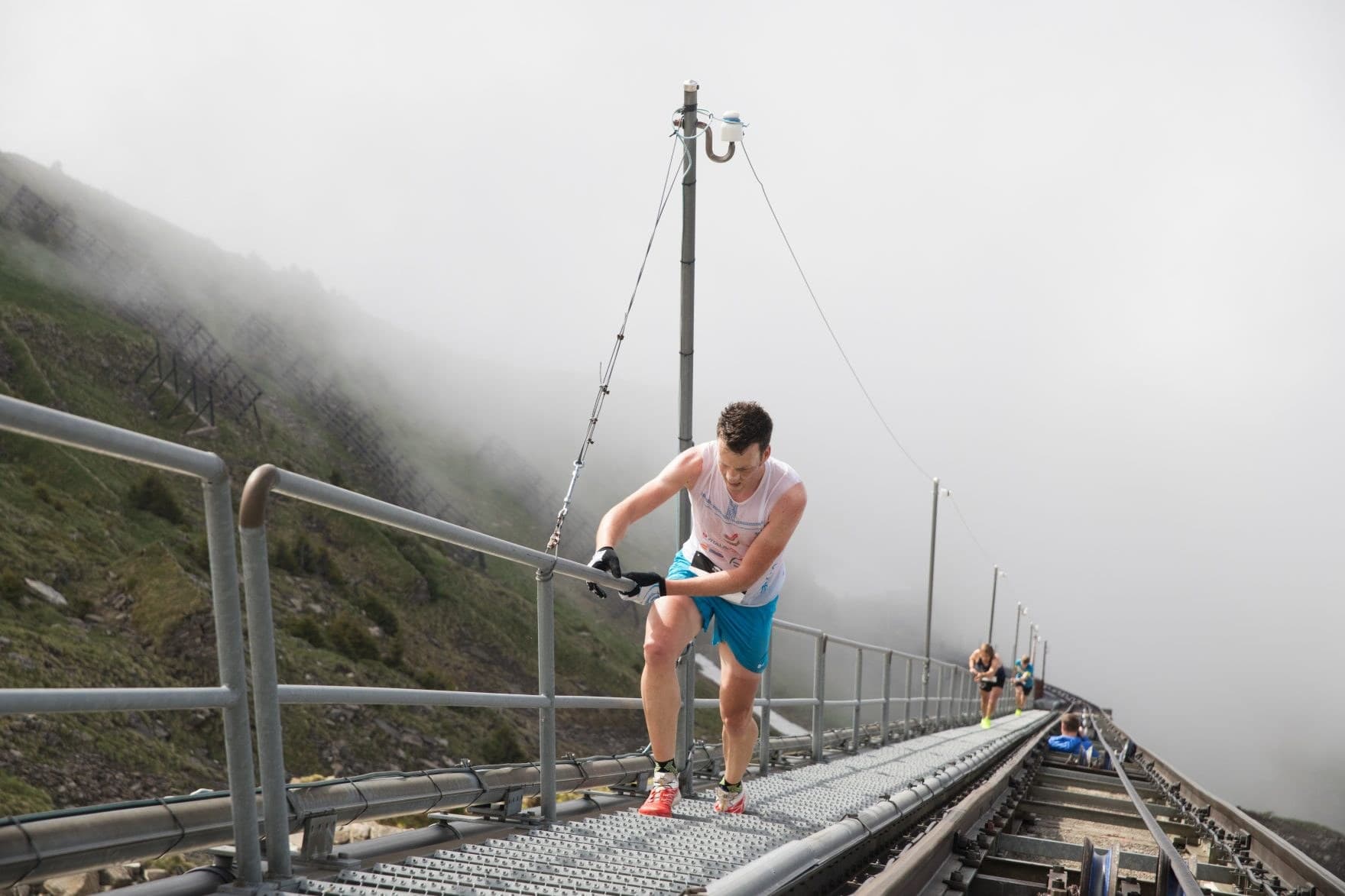 Niesen: hike up the Swiss pyramid · 19