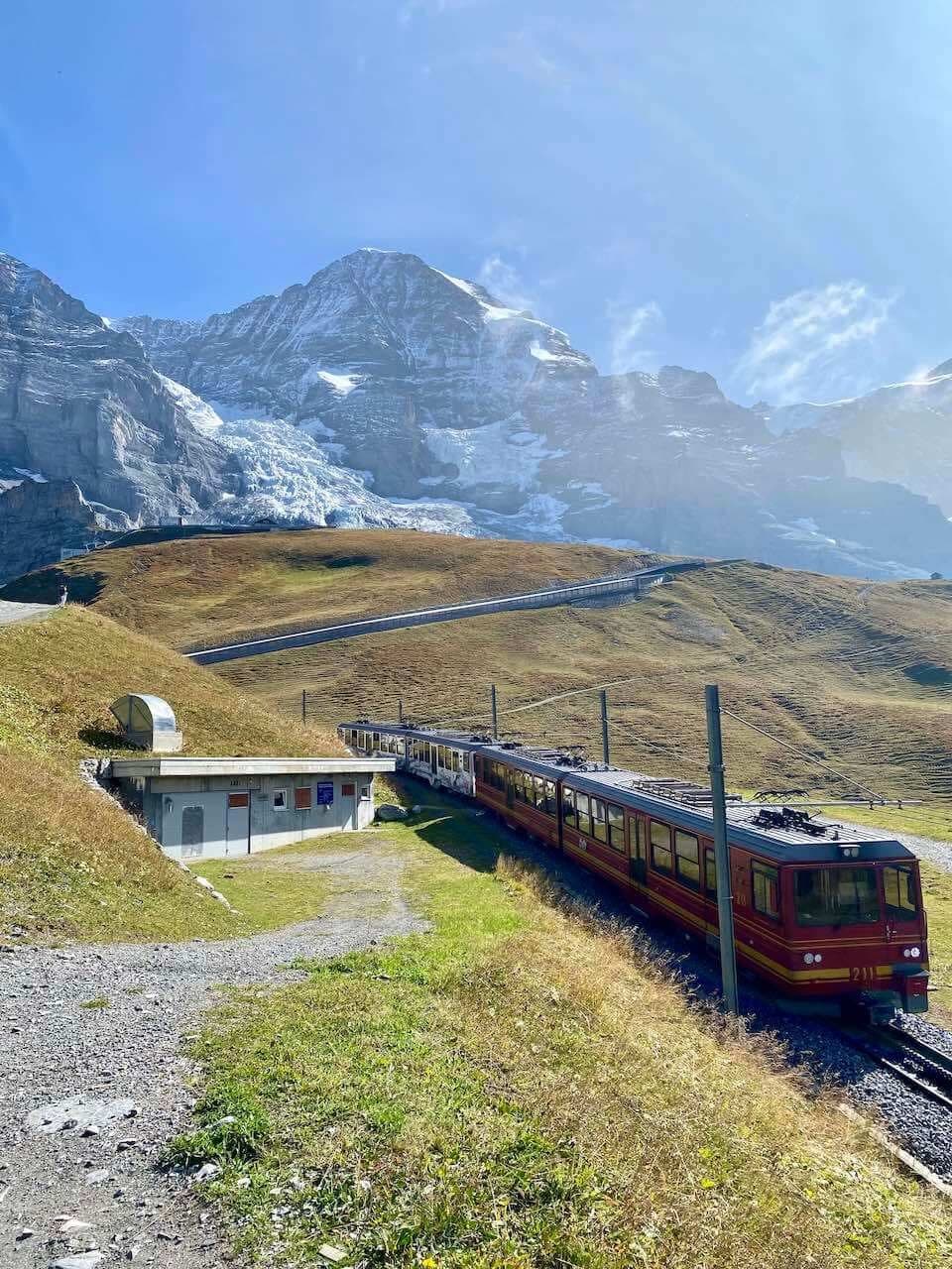 A circuit beneath the Jungfrau · 3