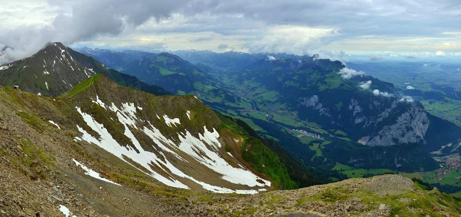 Niesen: hike up the Swiss pyramid · 12