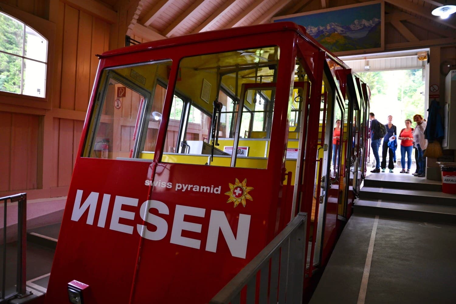 Niesen: hike up the Swiss pyramid · 2