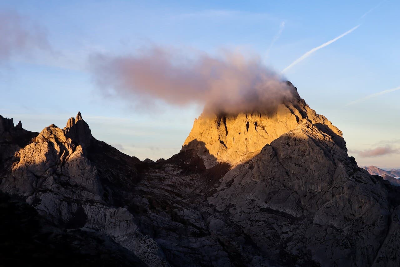 El Anillo de Picos: a Picos de Europa circuit · 17