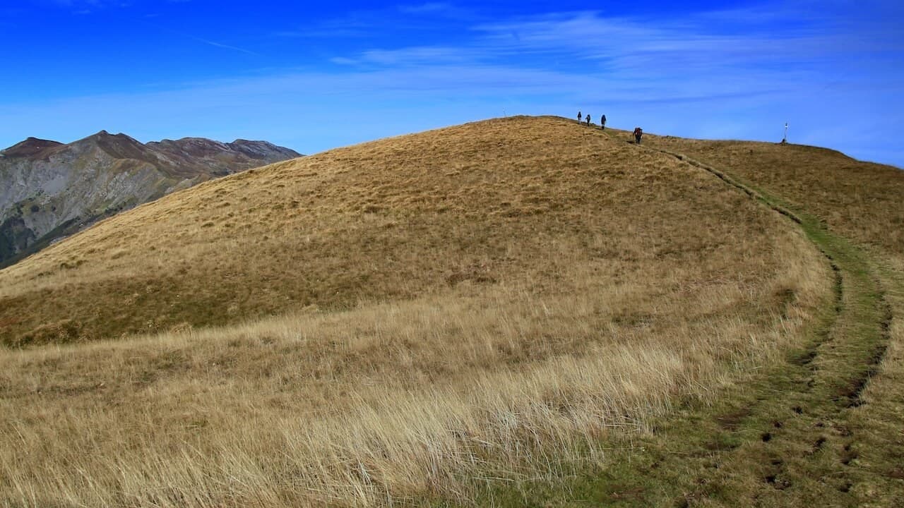 Autumn crossing of the Tuscan-Emilian Apennines · 17