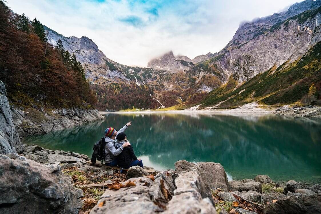 Mercantour: mountain lakes along the GR 52 · 2