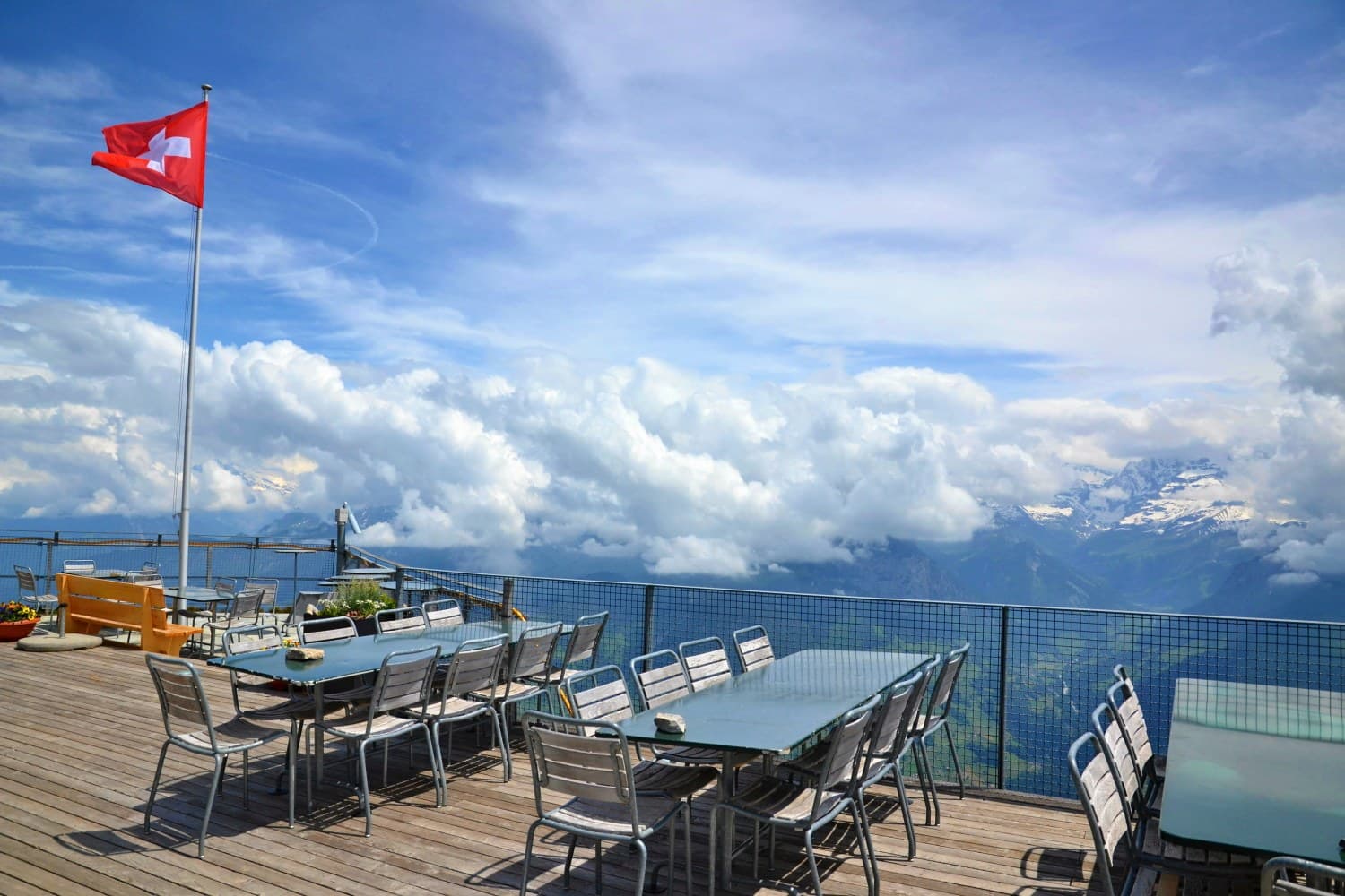 Niesen: hike up the Swiss pyramid · 6