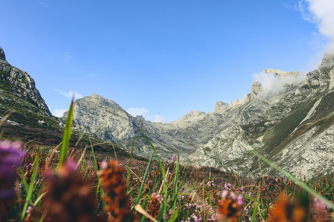 El Anillo de Picos: a Picos de Europa circuit · 16