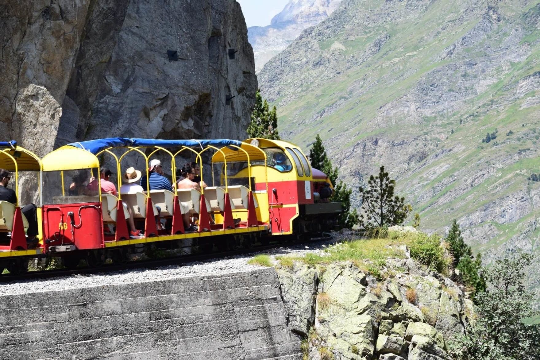 3000 Ibones: A Pyrenean Lake Circuit · 4