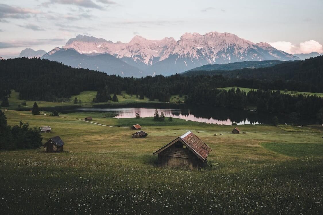 Mercantour: mountain lakes along the GR 52 · 13